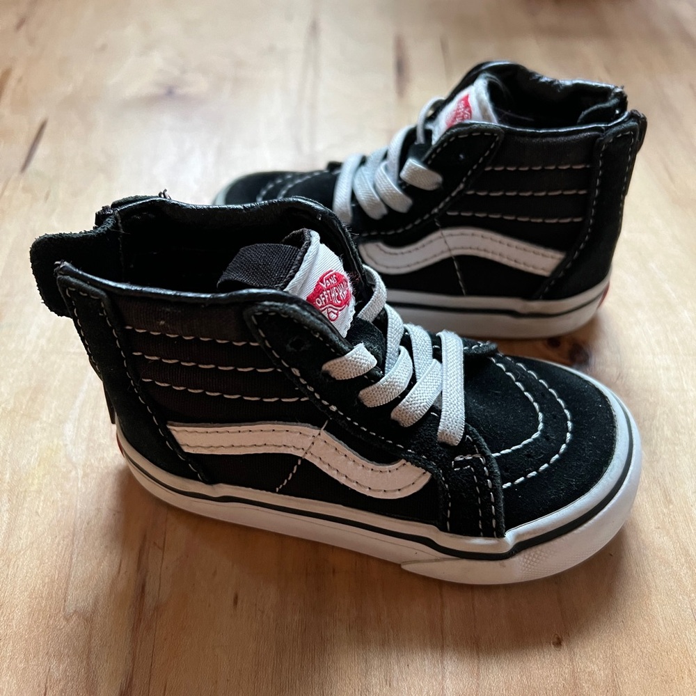 Vans toddler Black and White High-Top Sneakers
